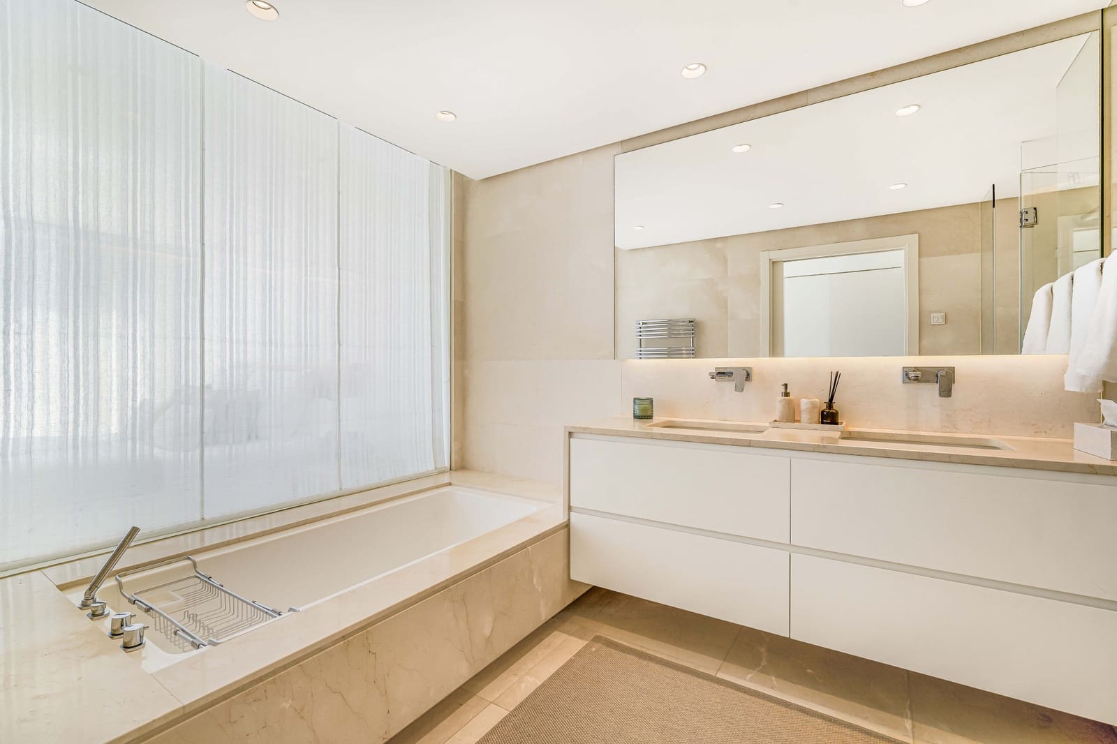 3 slaapkamer Penthouse te huur in Marbella met zwembad garage - € 14.000 (Ref: 8317354)