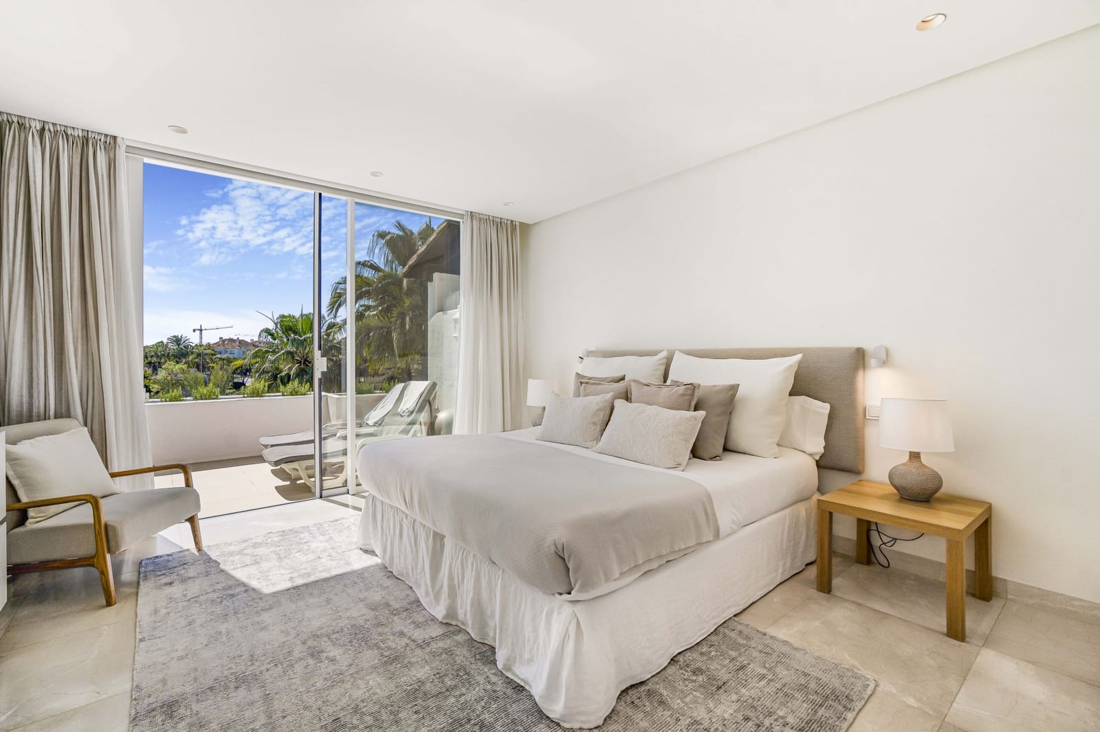 3 slaapkamer Penthouse te huur in Marbella met zwembad garage - € 14.000 (Ref: 8317354)