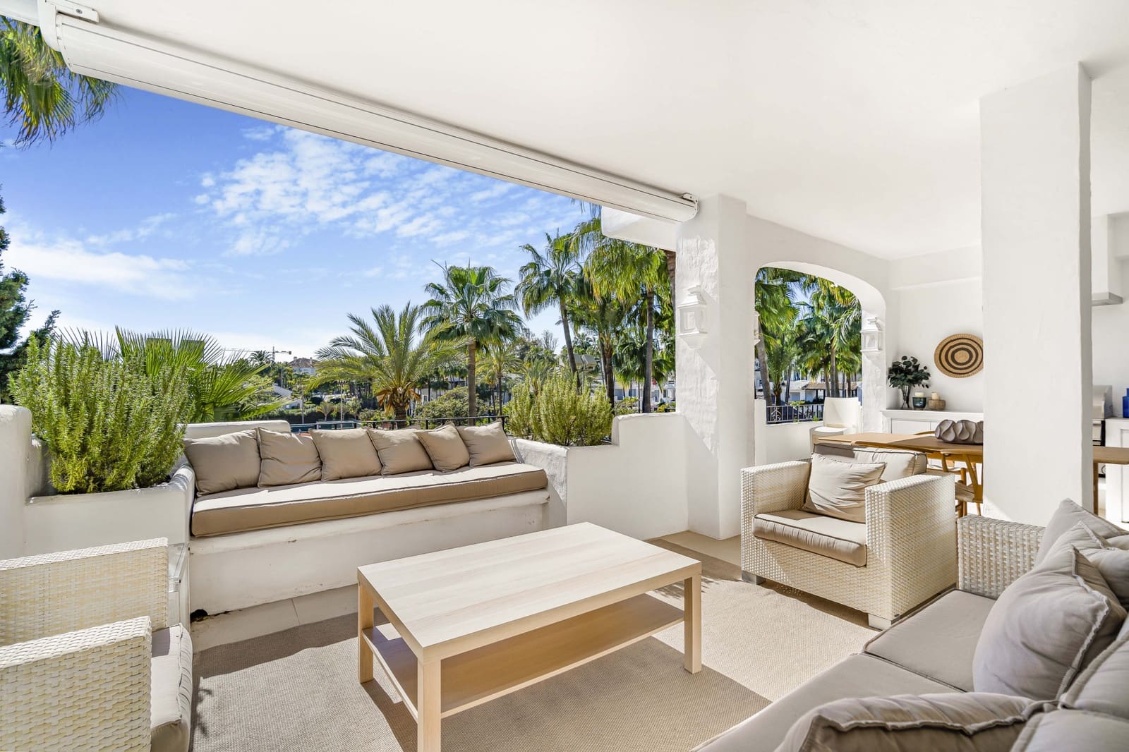 3 slaapkamer Penthouse te huur in Marbella met zwembad garage - € 14.000 (Ref: 8317354)