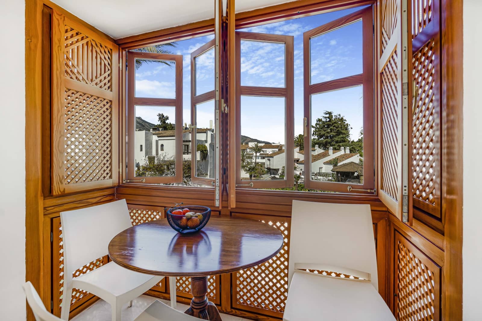 3 slaapkamer Penthouse te huur in Marbella met zwembad garage - € 14.000 (Ref: 8317354)