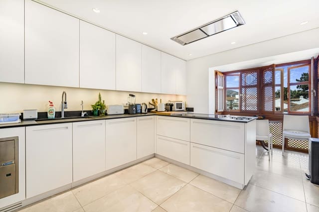 3 makuuhuone Kattohuoneisto vuokrattavana paikassa Marbella mukana uima-altaan 
autotalli - 15 000 € (Ref: 8317354)