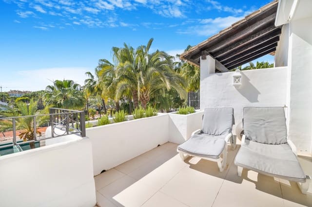 3 makuuhuone Kattohuoneisto vuokrattavana paikassa Marbella mukana uima-altaan 
autotalli - 15 000 € (Ref: 8317354)