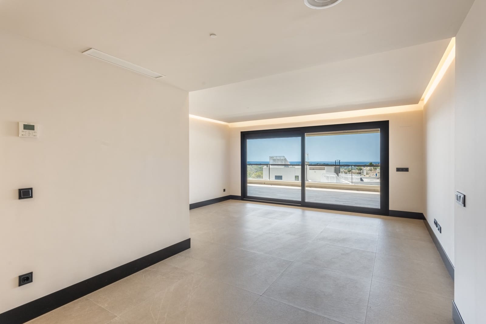 Apartamento de 2 habitaciones en Marbella en venta con piscina garaje - 675.000 € (Ref: 8333708)