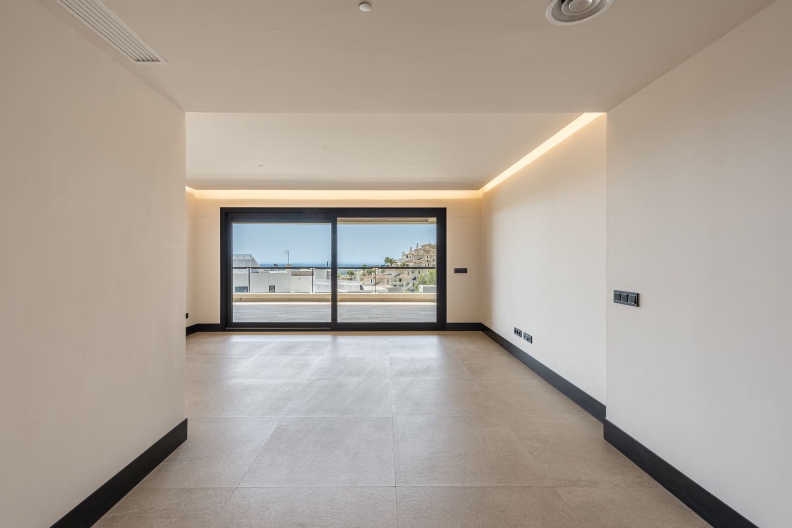 Apartamento de 2 habitaciones en Marbella en venta con piscina garaje - 675.000 € (Ref: 8333708)