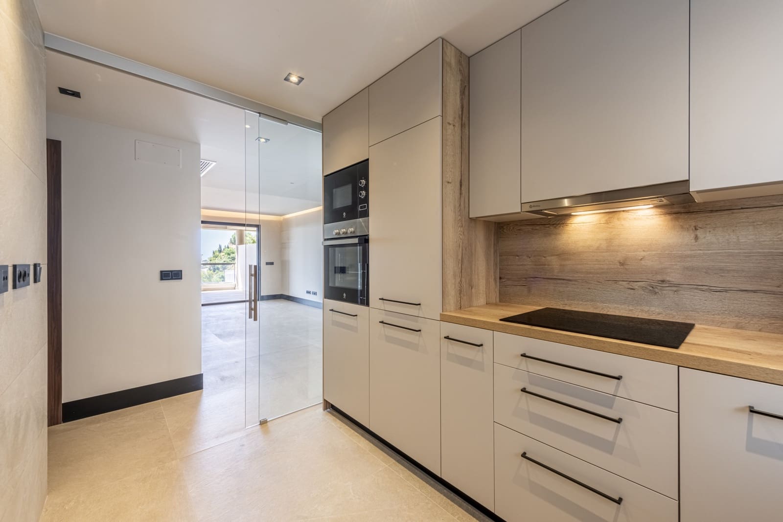 Apartamento de 2 habitaciones en Marbella en venta con piscina garaje - 675.000 € (Ref: 8333708)