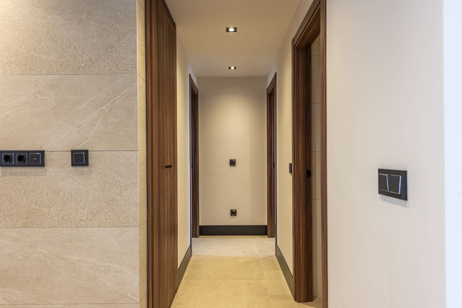 Apartamento de 2 habitaciones en Marbella en venta con piscina garaje - 675.000 € (Ref: 8333708)