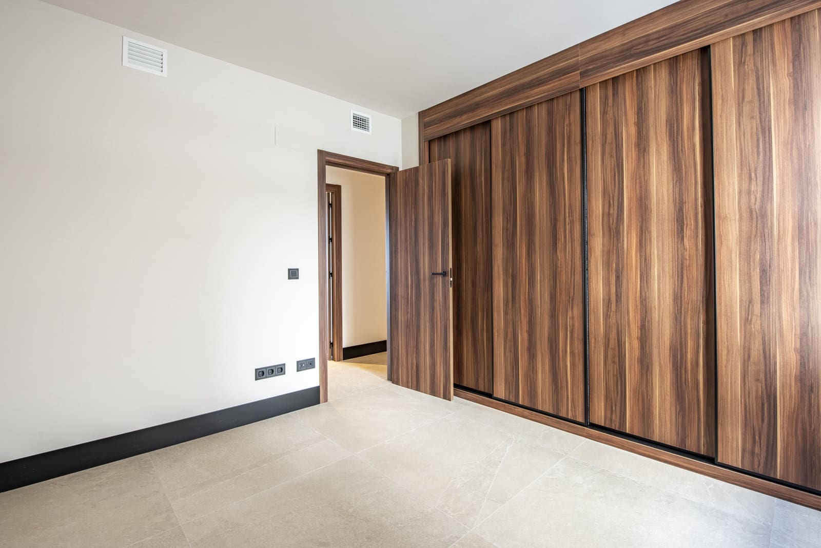 Apartamento de 2 habitaciones en Marbella en venta con piscina garaje - 675.000 € (Ref: 8333708)