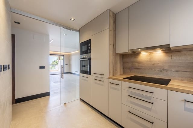 2 sypialnia Apartament na sprzedaż w Marbella z basenem garażem - 675 000 € (Ref: 8333708)