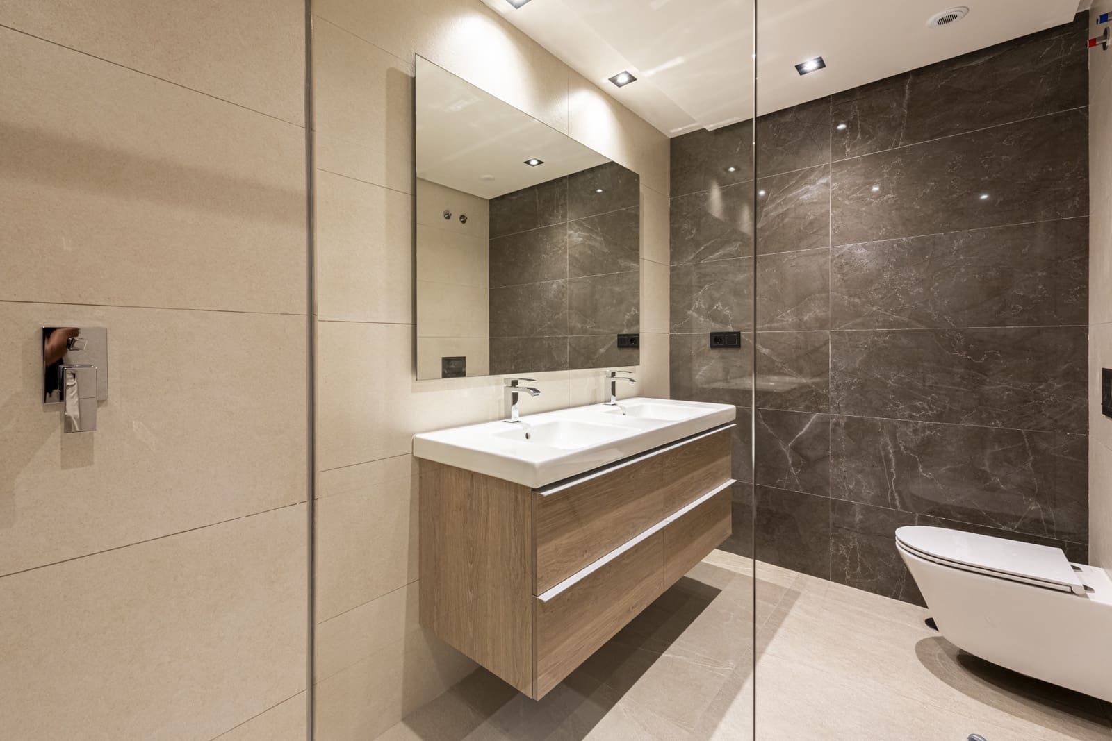 Apartamento de 2 habitaciones en Marbella en venta con piscina garaje - 675.000 € (Ref: 8333708)