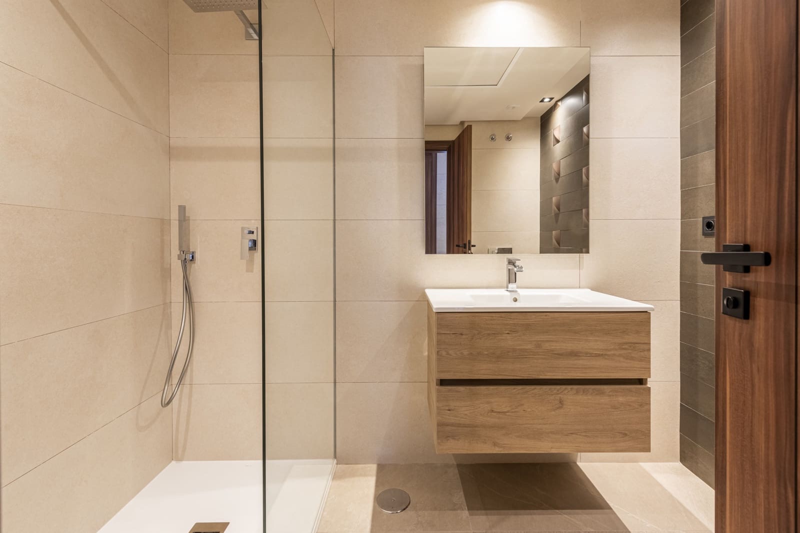 Apartamento de 2 habitaciones en Marbella en venta con piscina garaje - 675.000 € (Ref: 8333708)