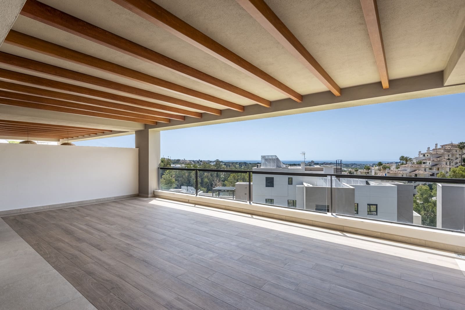 Apartamento de 2 habitaciones en Marbella en venta con piscina garaje - 675.000 € (Ref: 8333708)