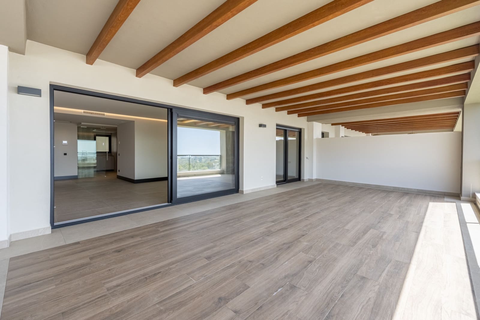 Apartamento de 2 habitaciones en Marbella en venta con piscina garaje - 675.000 € (Ref: 8333708)