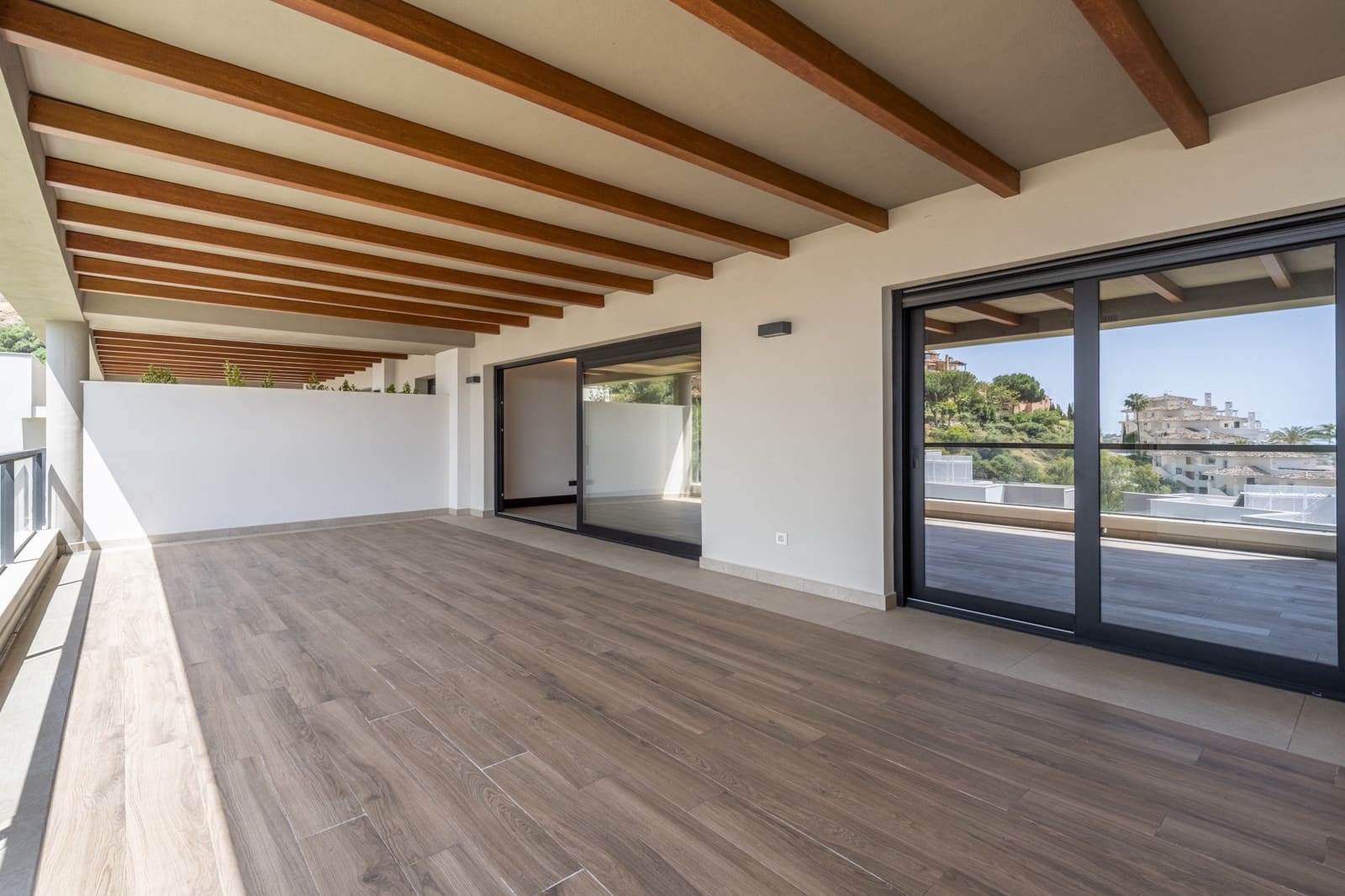 Apartamento de 2 habitaciones en Marbella en venta con piscina garaje - 675.000 € (Ref: 8333708)