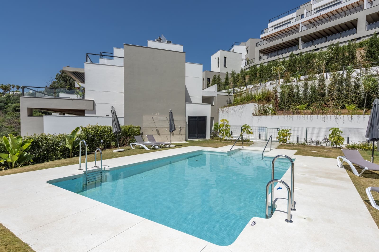 Apartamento de 2 habitaciones en Marbella en venta con piscina garaje - 675.000 € (Ref: 8333708)