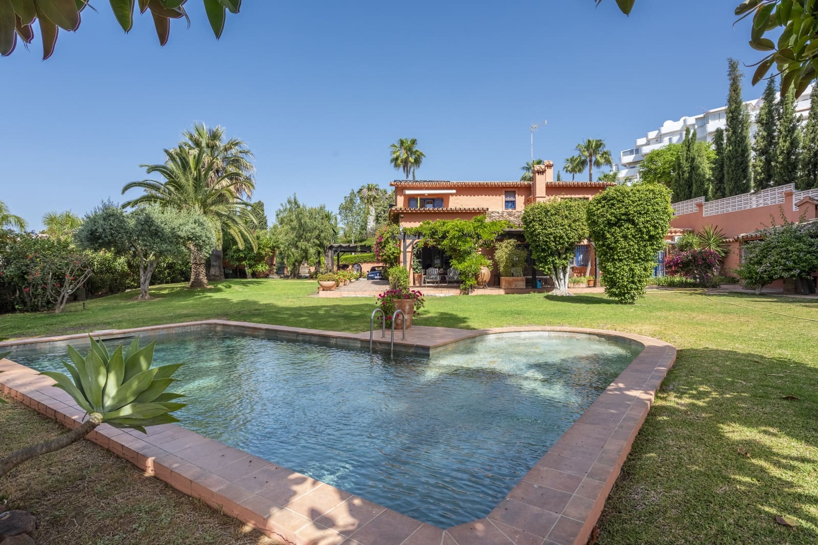 5 Zimmer Villa zu vermieten in Guadalmina mit Pool Garage - 7.500 € (Ref: 8343807)