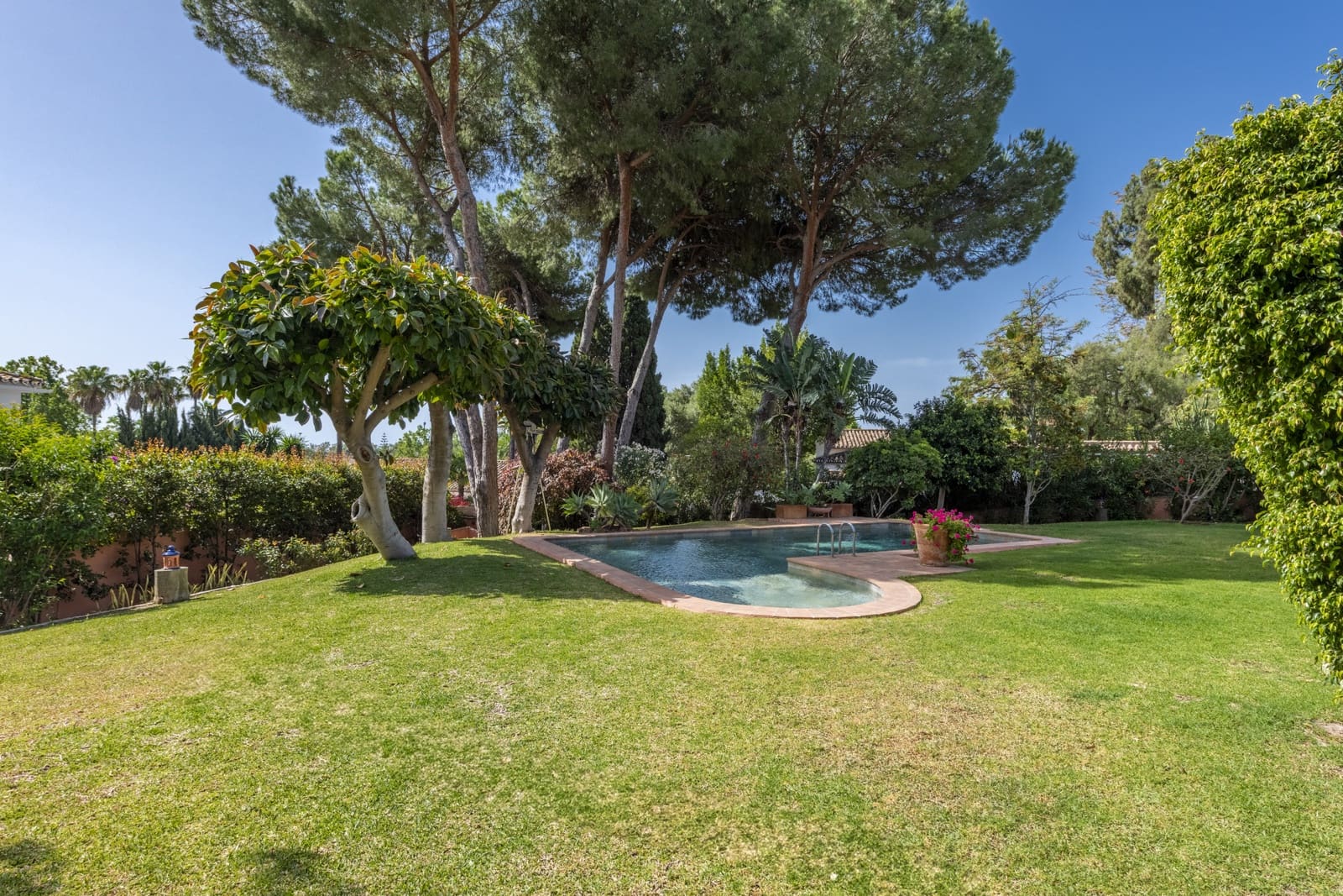 5 Zimmer Villa zu vermieten in Guadalmina mit Pool Garage - 7.500 € (Ref: 8343807)