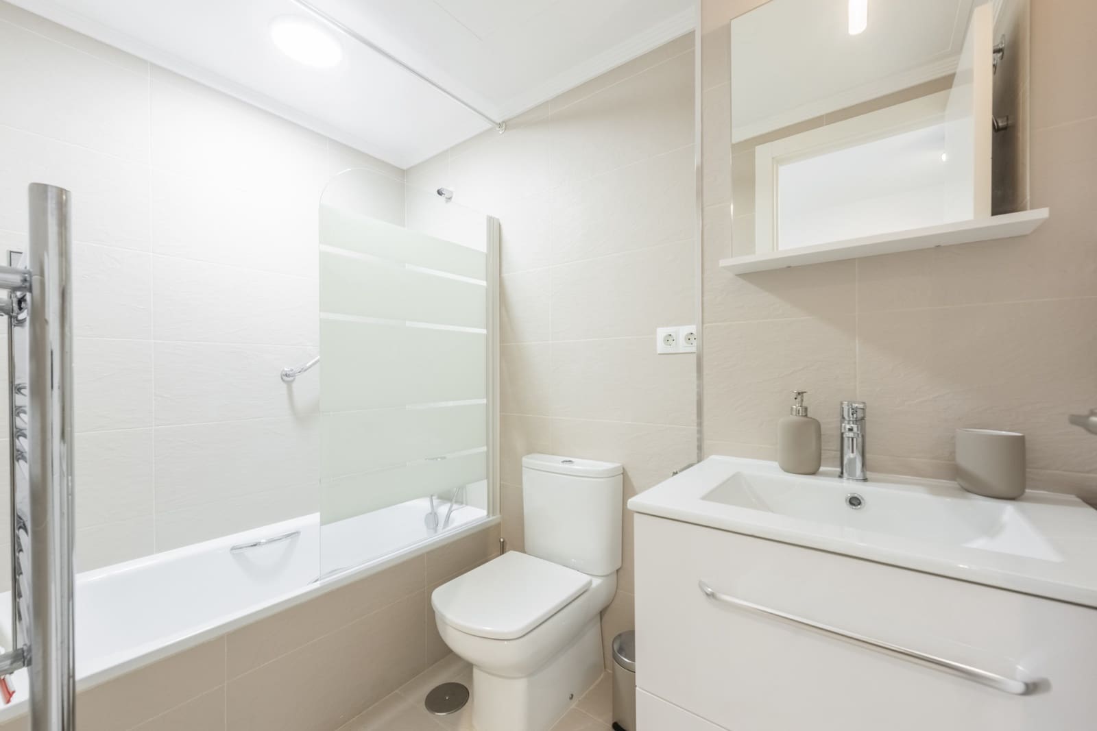 3 makuuhuone Huoneisto vuokrattavana paikassa San Pedro de Alcantara mukana uima-altaan 
autotalli - 2 500 € (Ref: 8360841)