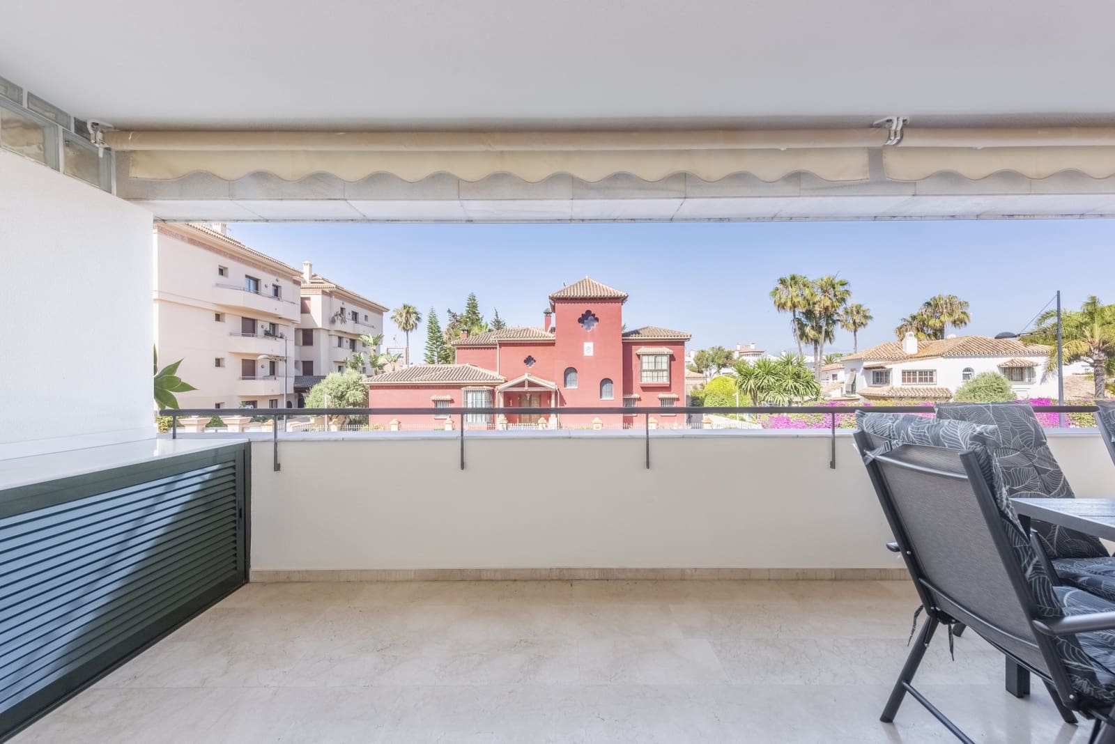 3 makuuhuone Huoneisto vuokrattavana paikassa San Pedro de Alcantara mukana uima-altaan 
autotalli - 2 500 € (Ref: 8360841)