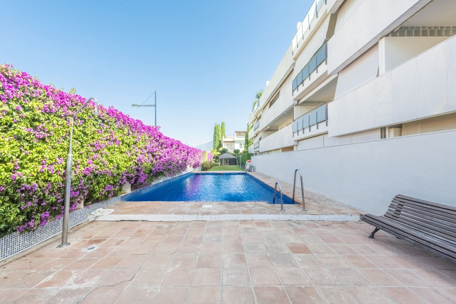 3 makuuhuone Huoneisto vuokrattavana paikassa San Pedro de Alcantara mukana uima-altaan 
autotalli - 2 500 € (Ref: 8360841)