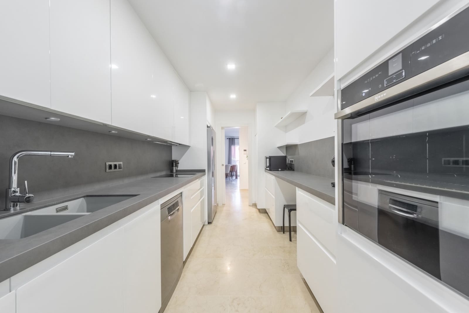 Appartement de 3 chambres à louer à San Pedro de Alcantara avec piscine garage - 2 900 € (Ref: 8360841)