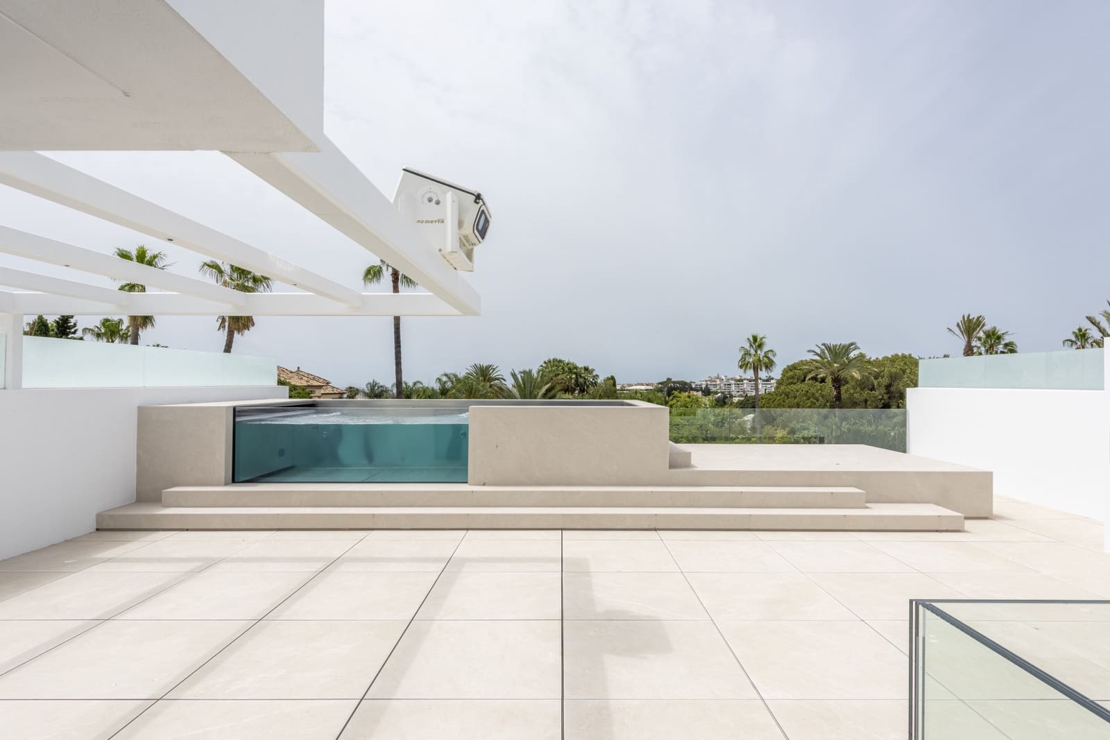 4 Zimmer Villa zu verkaufen in Marbella mit Pool Garage - 4.800.000 € (Ref: 8383086)