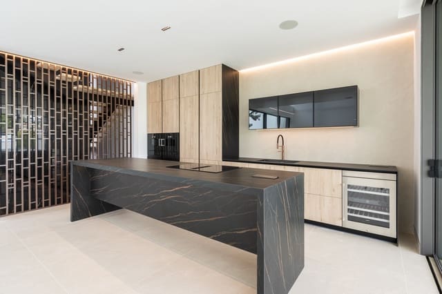 4 slaapkamer Villa te koop in Marbella met zwembad garage - € 4.800.000 (Ref: 8383086)