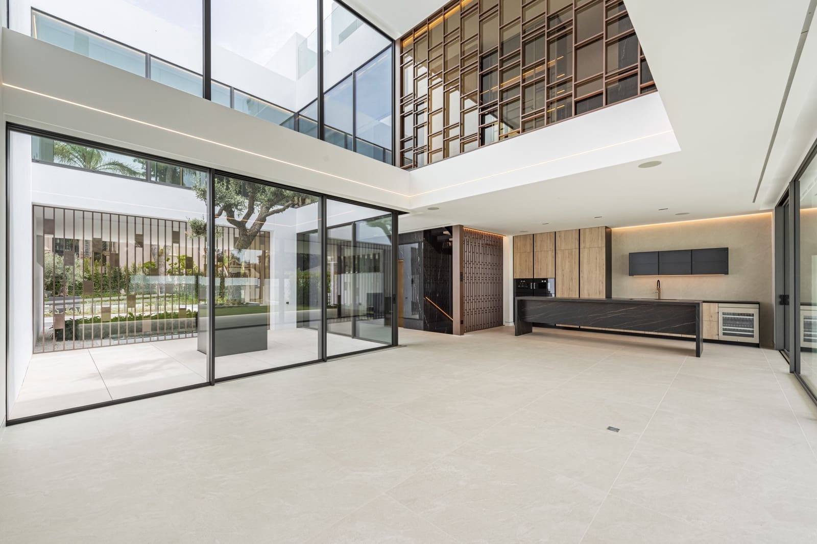 4 Zimmer Villa zu verkaufen in Marbella mit Pool Garage - 4.800.000 € (Ref: 8383086)