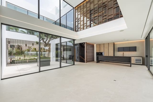 4 makuuhuone Huvila myytävänä paikassa Marbella mukana uima-altaan 
autotalli - 5 000 000 € (Ref: 8383086)