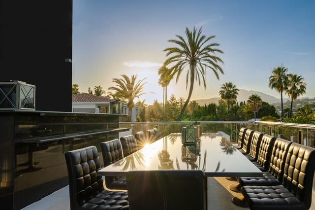 7 sypialnia Willa na sprzedaż w Marbella z basenem garażem - 3 650 000 € (Ref: 8418042)