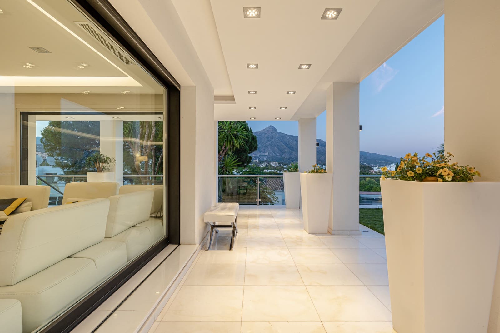 7 bedroom Villa for sale in Marbella with pool garage - € 3,650,000 (Ref: 8418042)