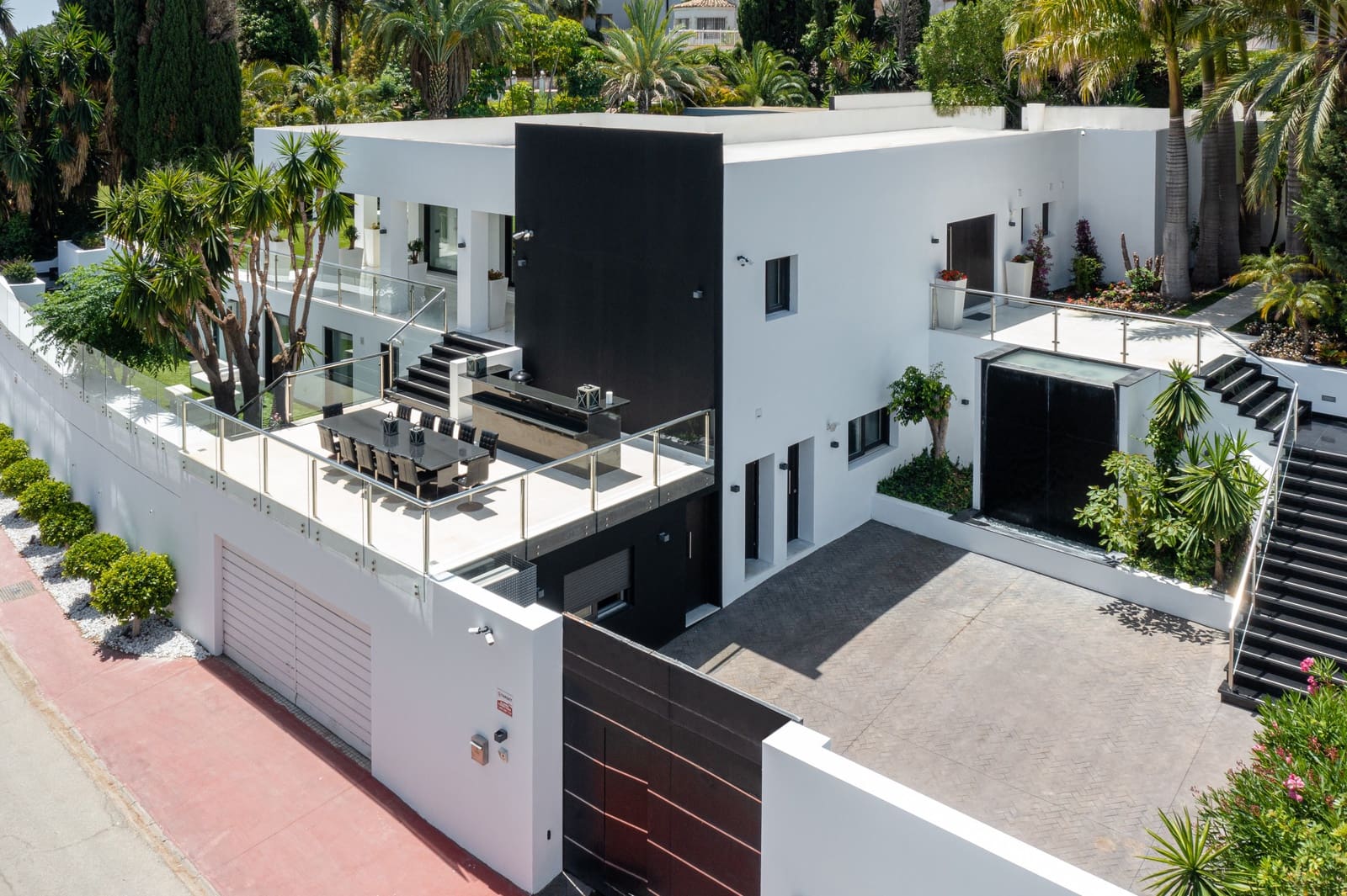 7 bedroom Villa for sale in Marbella with pool garage - € 3,650,000 (Ref: 8418042)