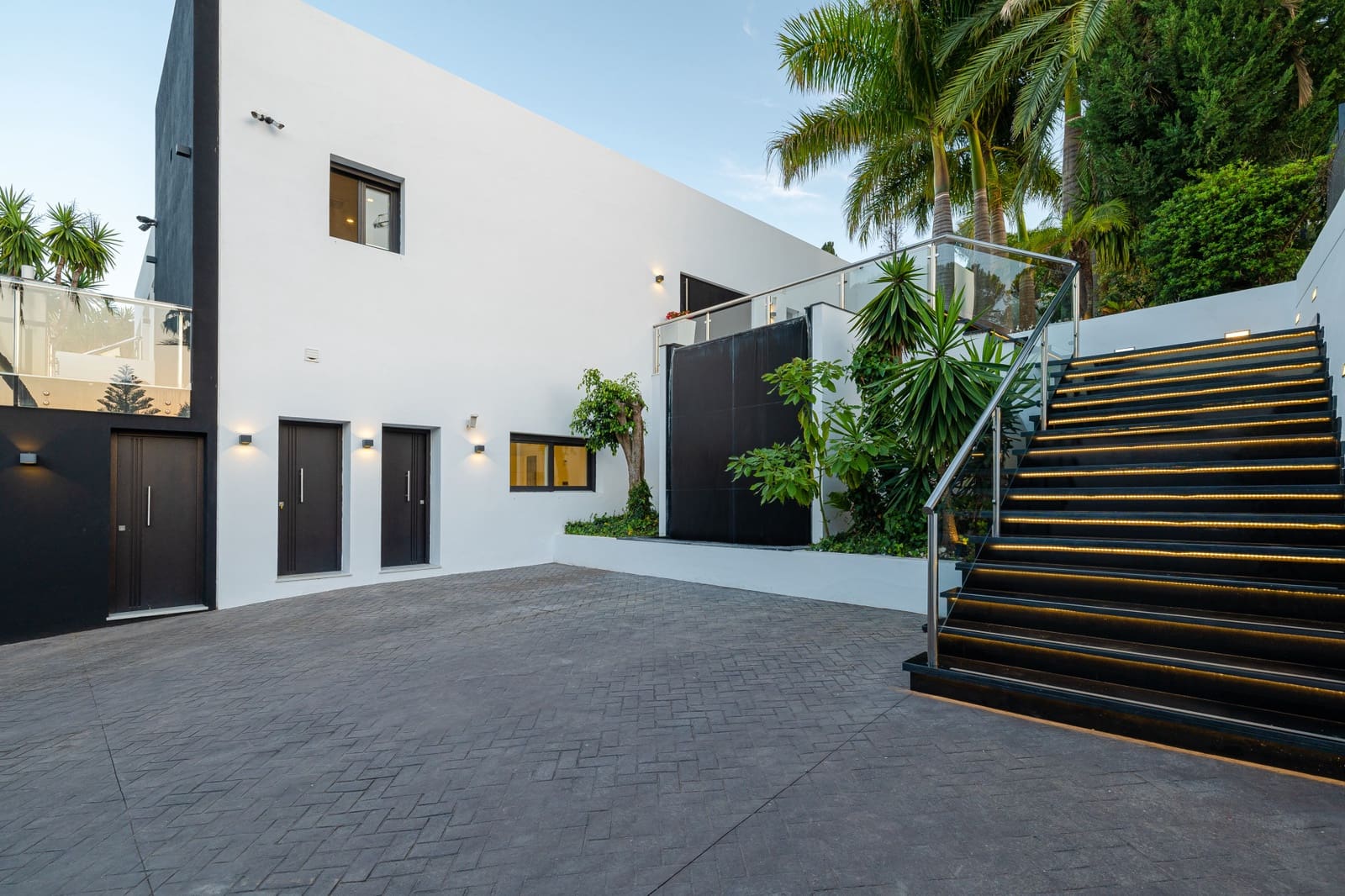 7 bedroom Villa for sale in Marbella with pool garage - € 3,650,000 (Ref: 8418042)