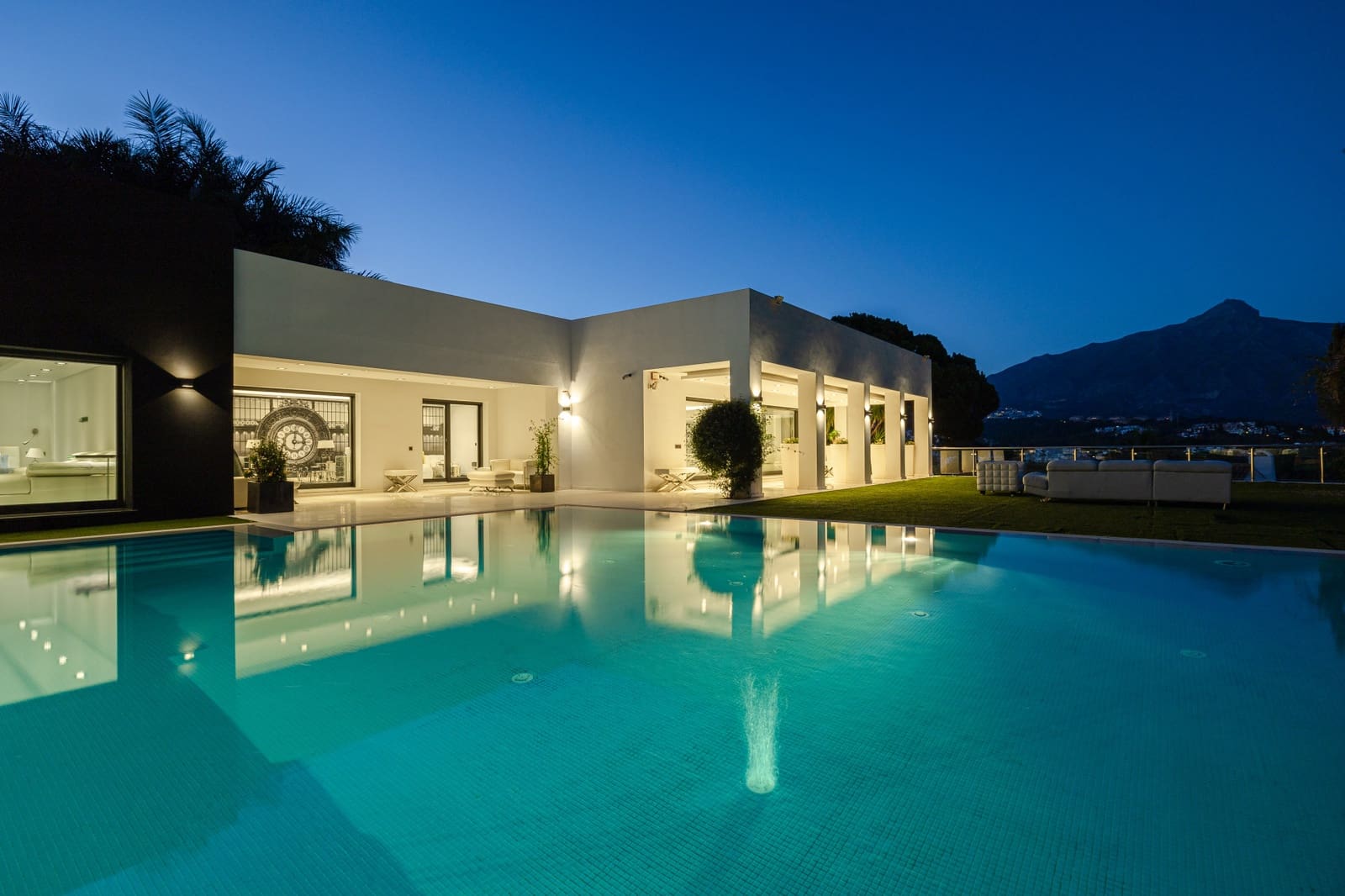 7 bedroom Villa for sale in Marbella with pool garage - € 3,650,000 (Ref: 8418042)