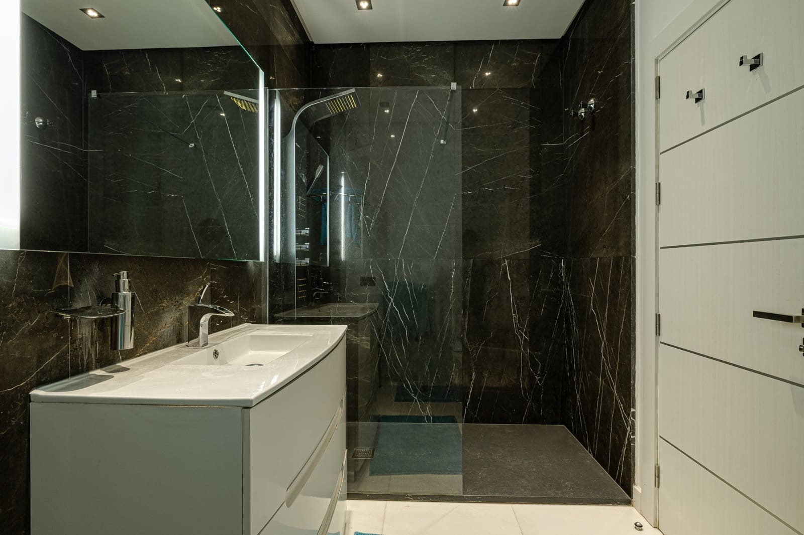 7 bedroom Villa for sale in Marbella with pool garage - € 3,650,000 (Ref: 8418042)