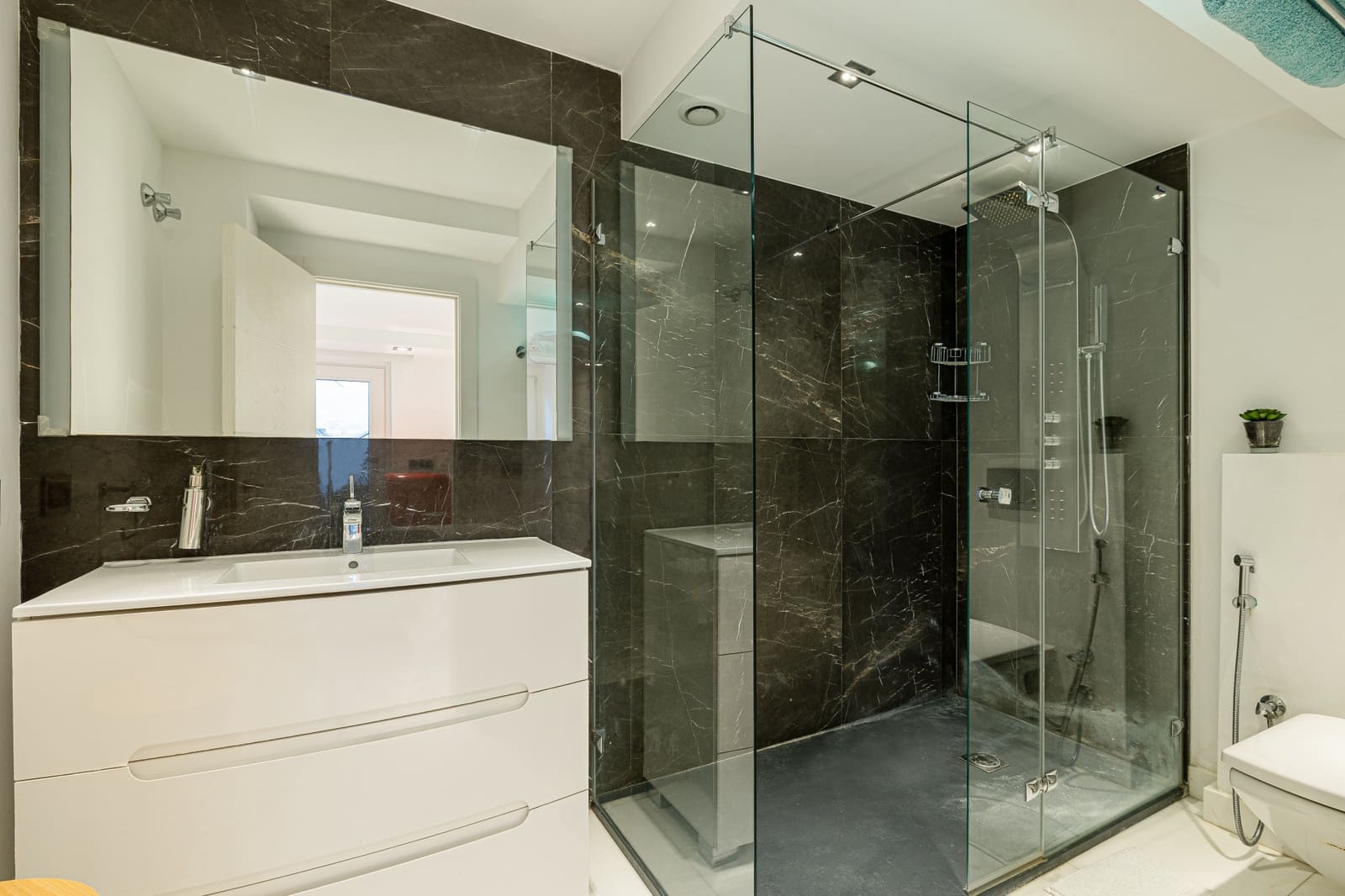 7 bedroom Villa for sale in Marbella with pool garage - € 3,650,000 (Ref: 8418042)