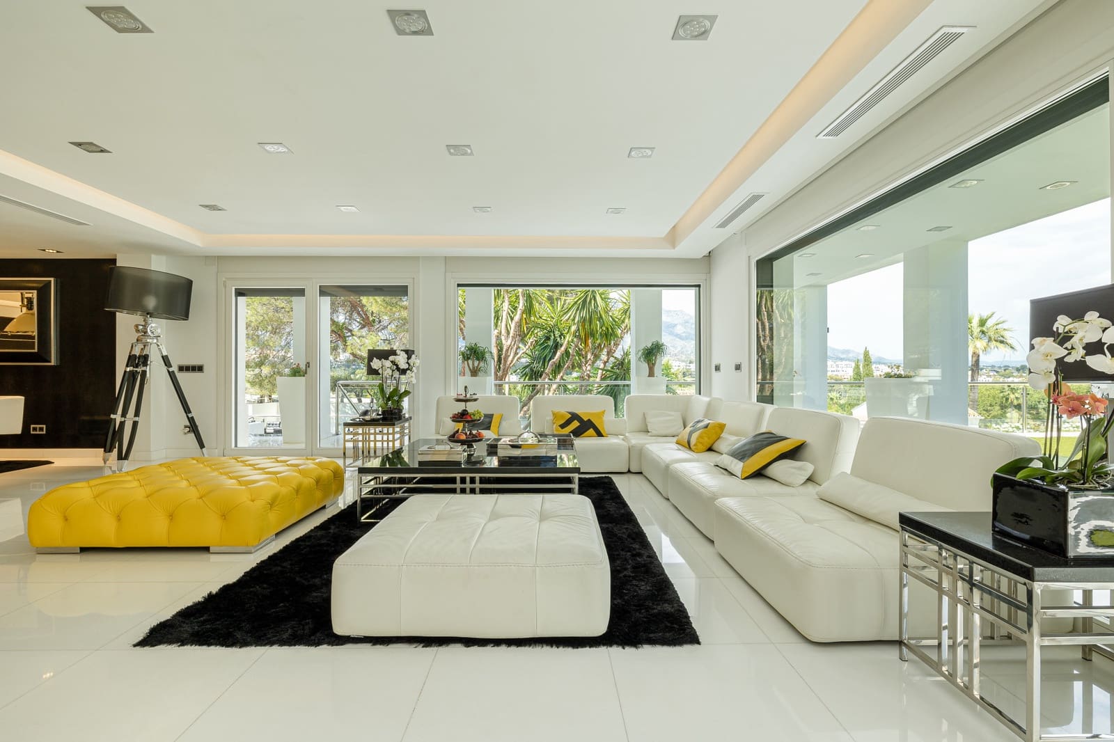 7 bedroom Villa for sale in Marbella with pool garage - € 3,950,000 (Ref: 8418042)