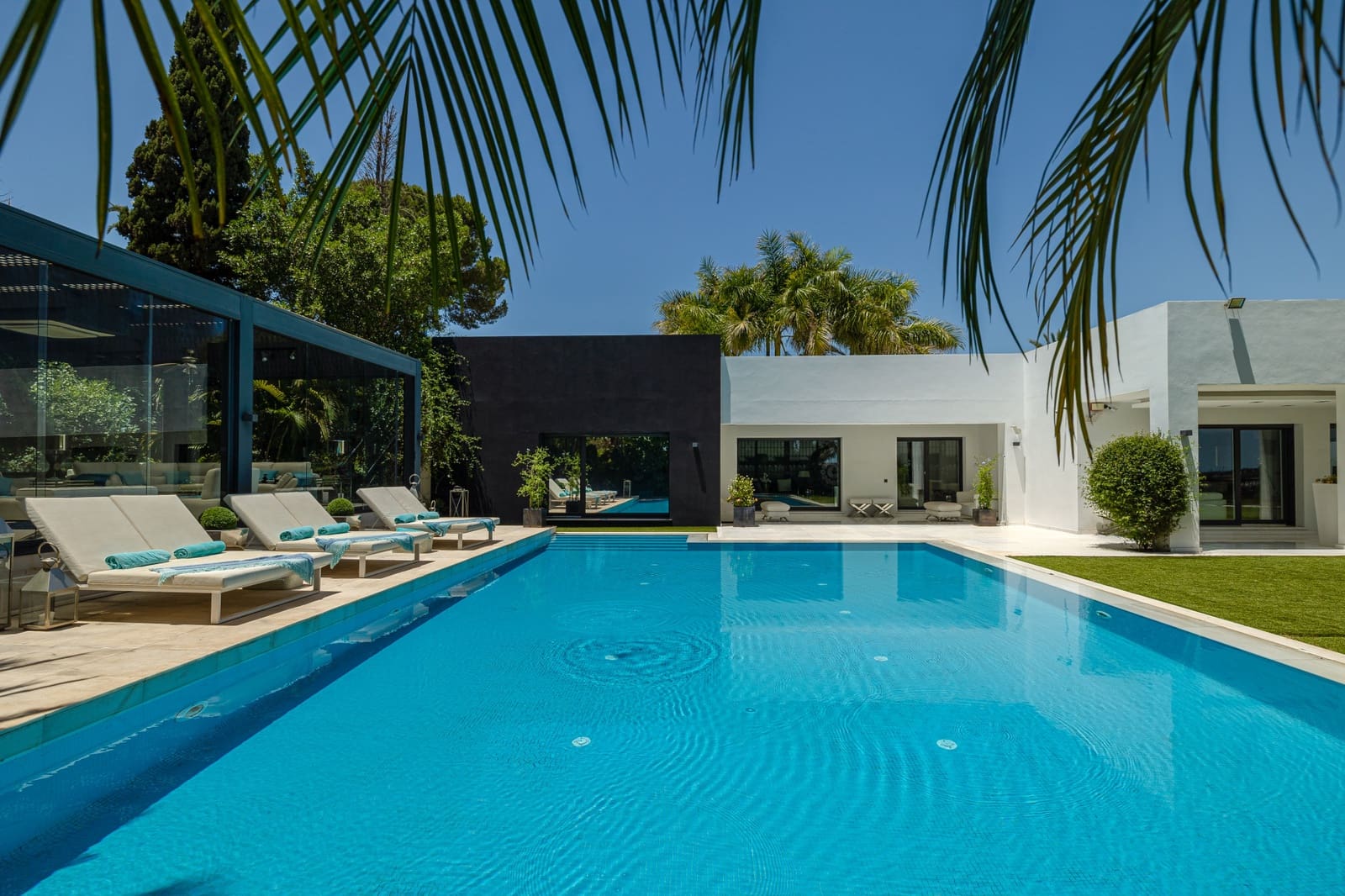 7 bedroom Villa for sale in Marbella with pool garage - € 3,950,000 (Ref: 8418042)