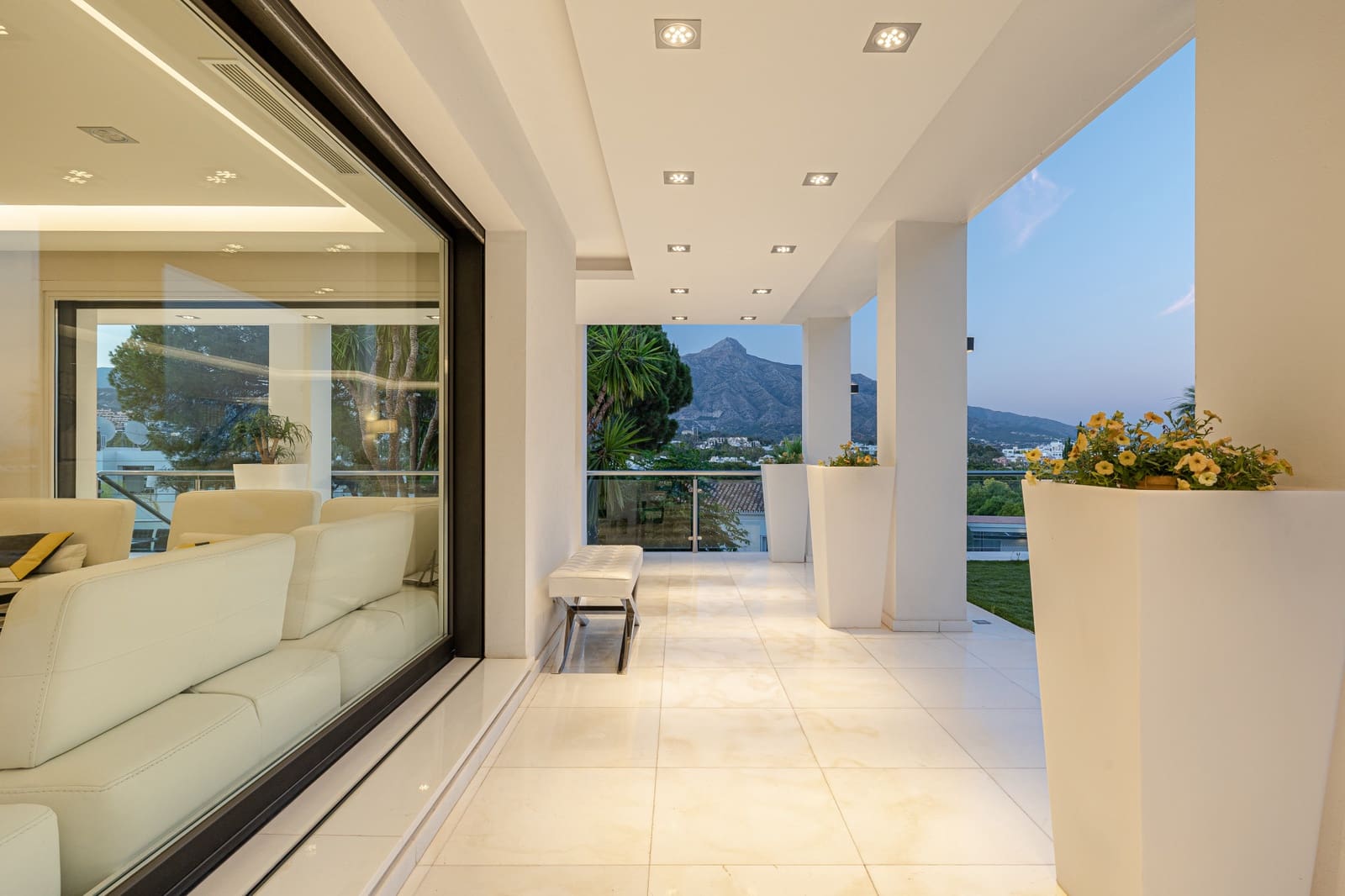 7 bedroom Villa for sale in Marbella with pool garage - € 3,950,000 (Ref: 8418042)