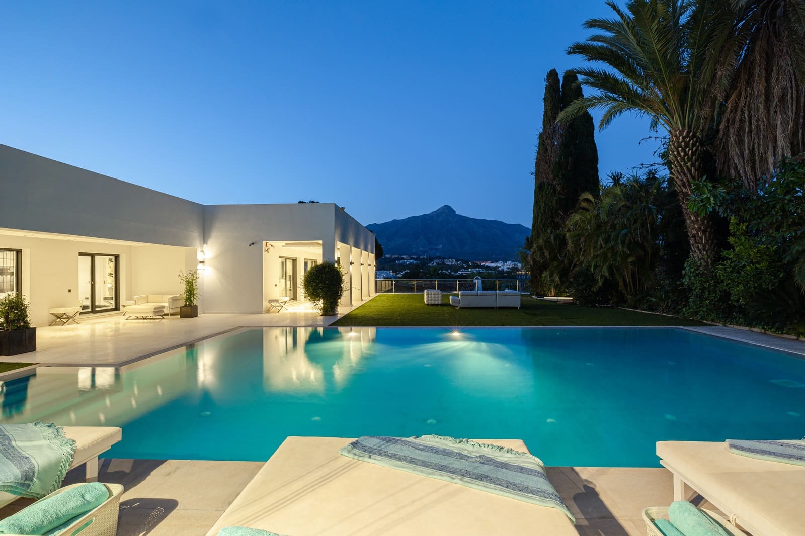 7 bedroom Villa for sale in Marbella with pool garage - € 3,950,000 (Ref: 8418042)
