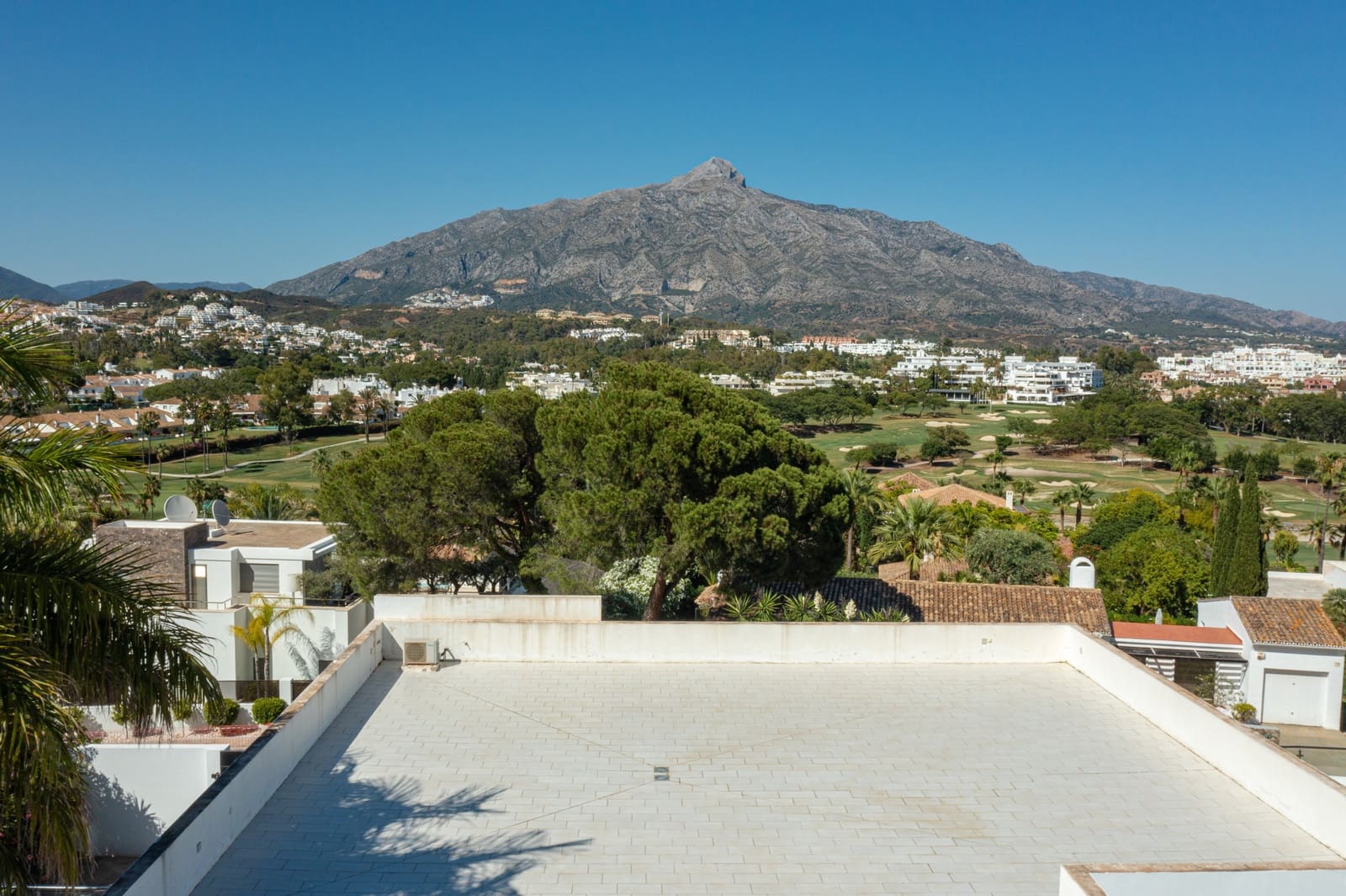 7 bedroom Villa for sale in Marbella with pool garage - € 3,950,000 (Ref: 8418042)
