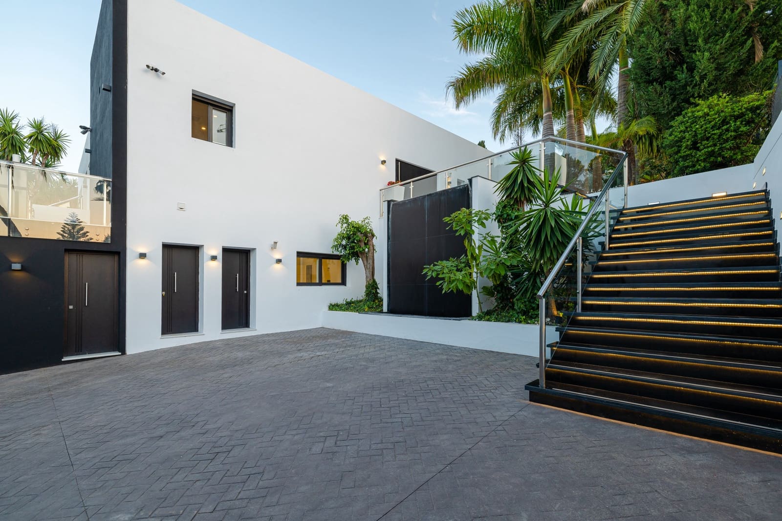 7 bedroom Villa for sale in Marbella with pool garage - € 3,950,000 (Ref: 8418042)