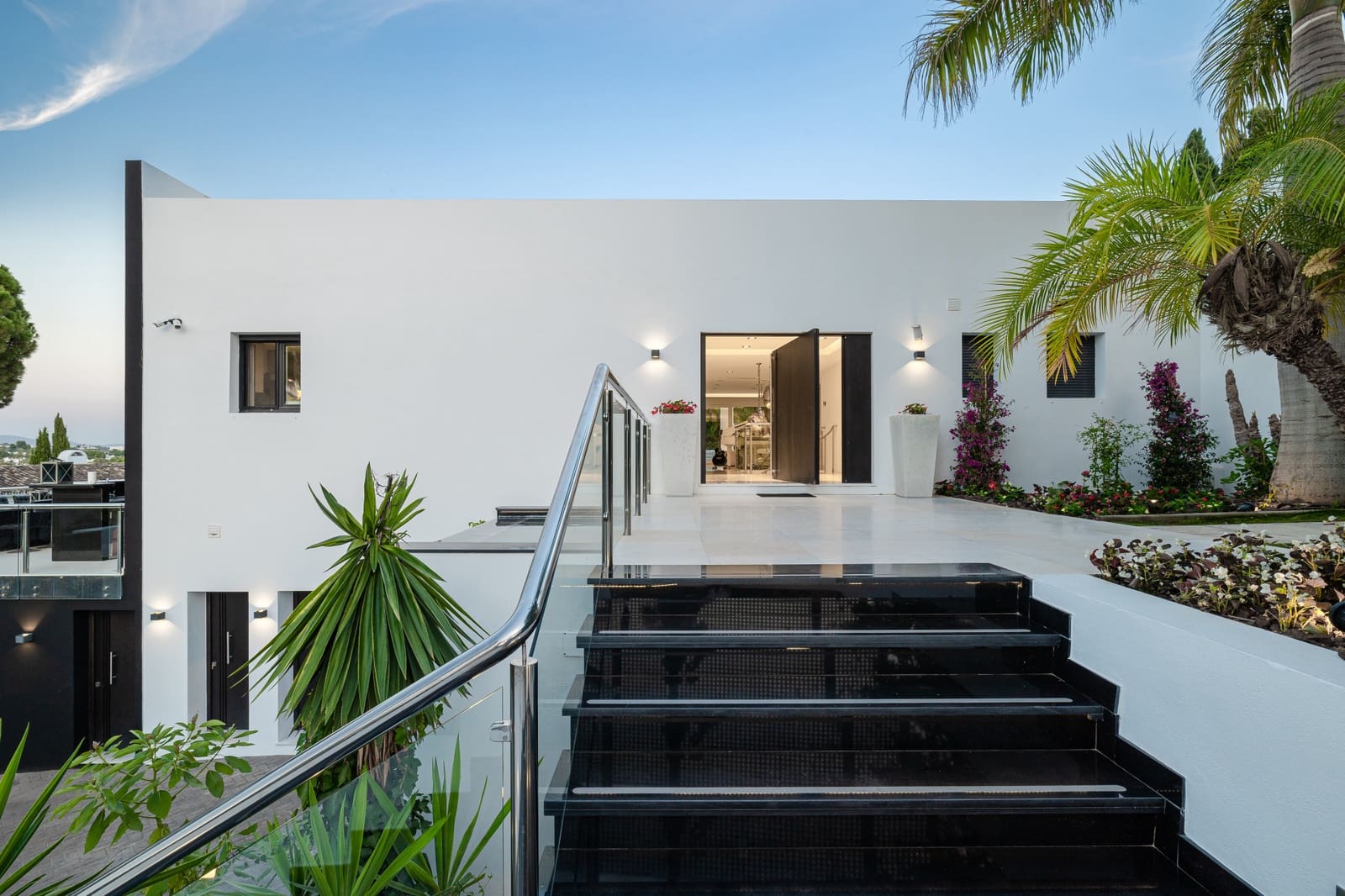 7 bedroom Villa for sale in Marbella with pool garage - € 3,950,000 (Ref: 8418042)