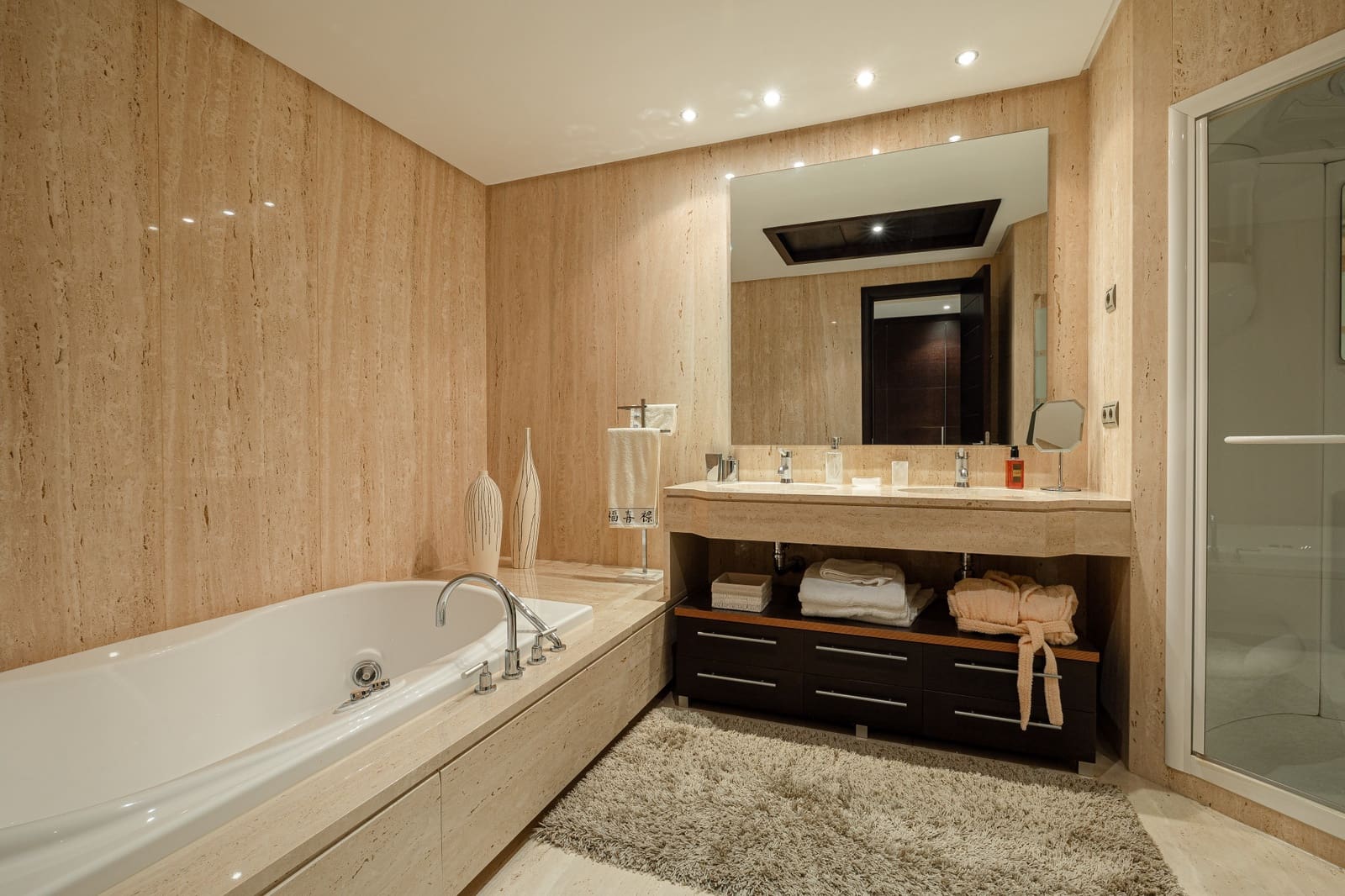 2 bedroom Apartment for sale in Marbella with pool garage - € 1,800,000 (Ref: 8463632)