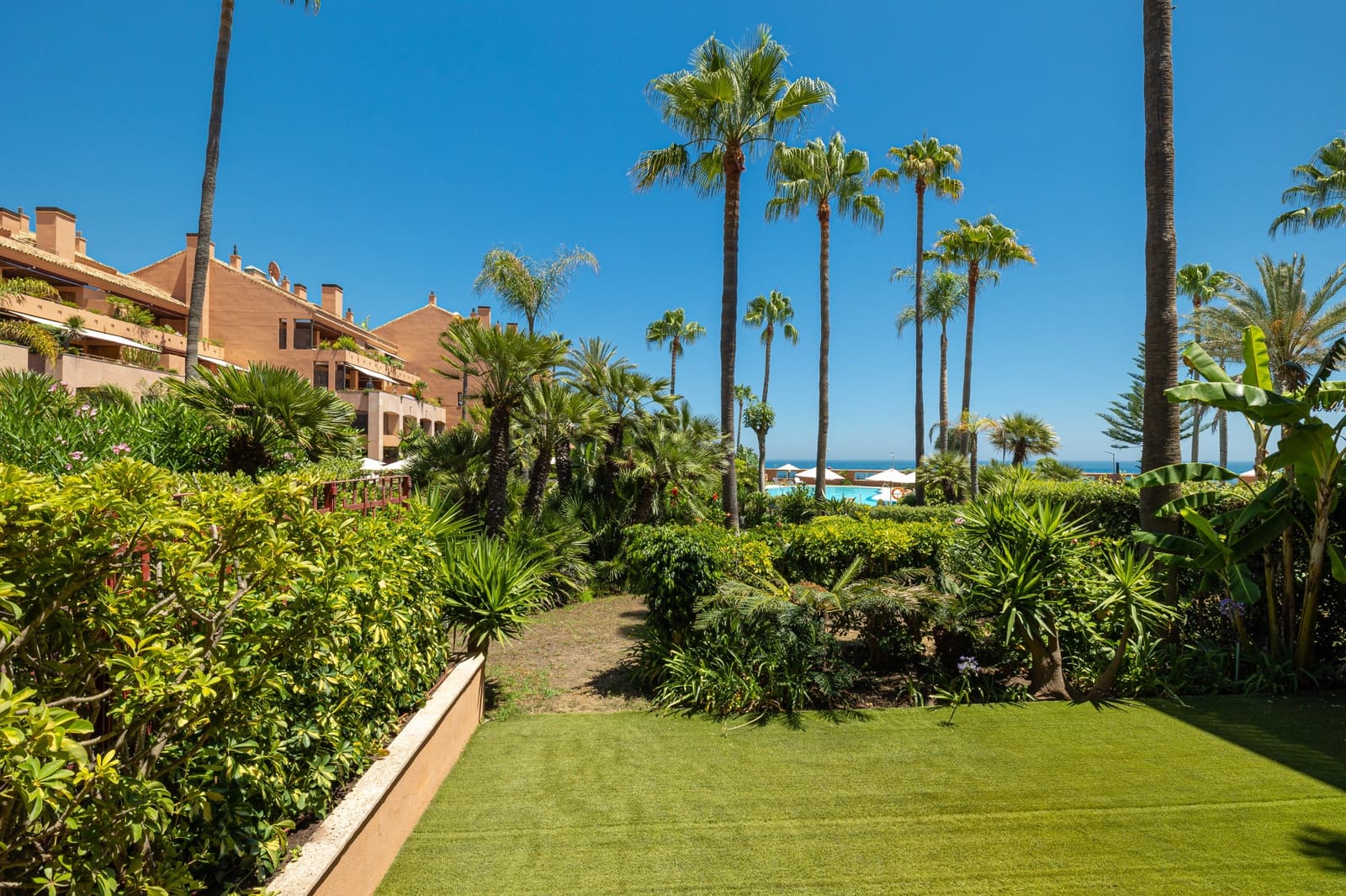 2 bedroom Apartment for sale in Marbella with pool garage - € 1,800,000 (Ref: 8463632)