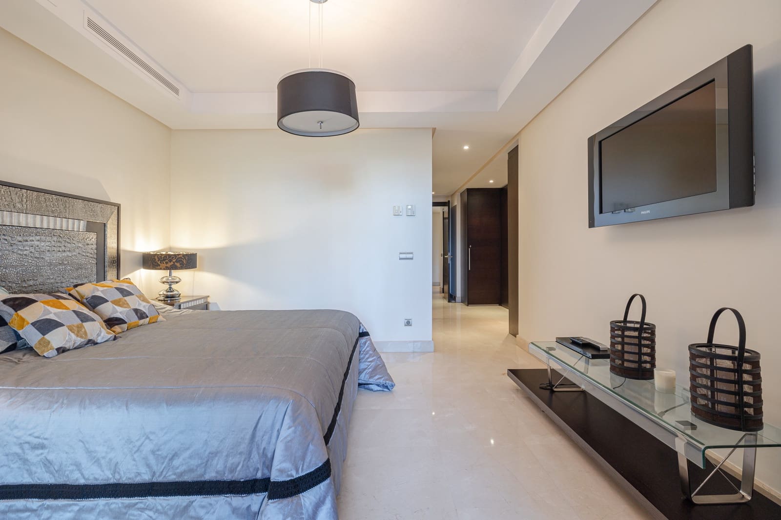 2 bedroom Apartment for sale in Marbella with pool garage - € 1,800,000 (Ref: 8463632)