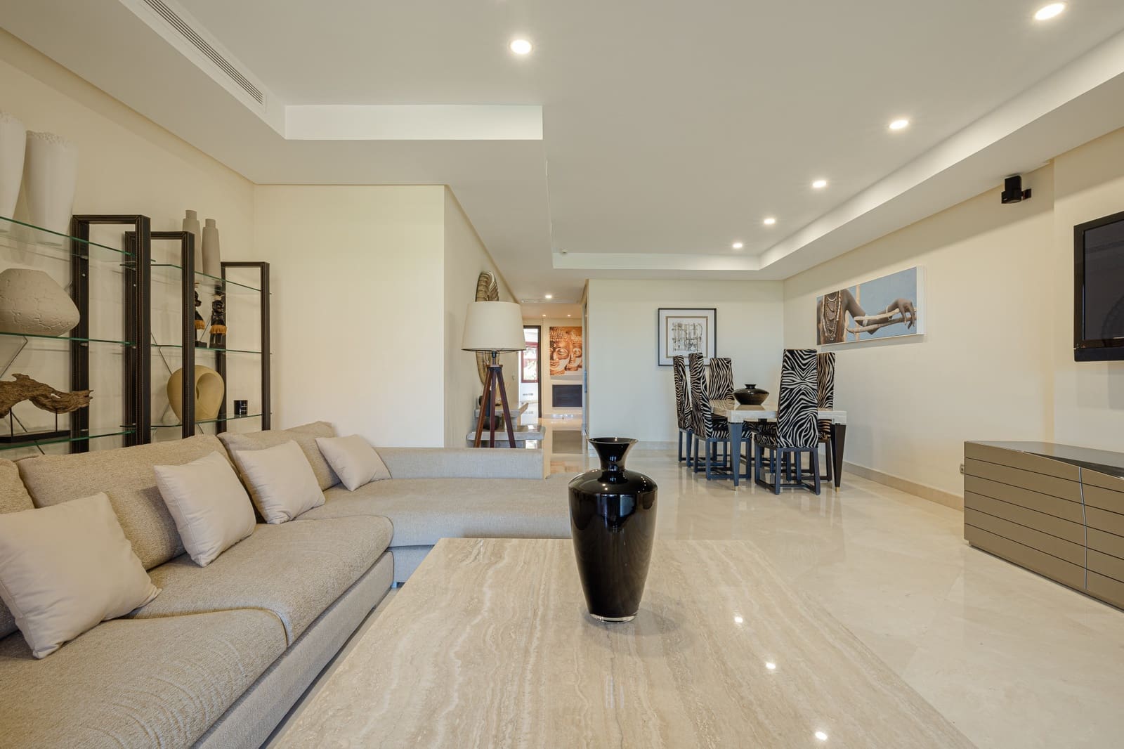 2 bedroom Apartment for sale in Marbella with pool garage - € 1,800,000 (Ref: 8463632)