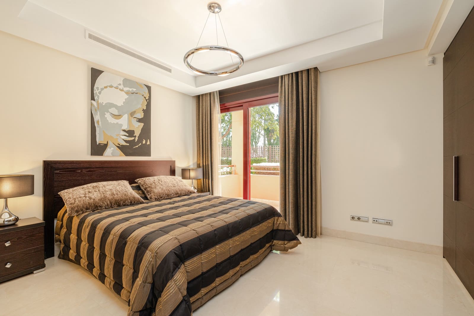 2 bedroom Apartment for sale in Marbella with pool garage - € 1,800,000 (Ref: 8463632)