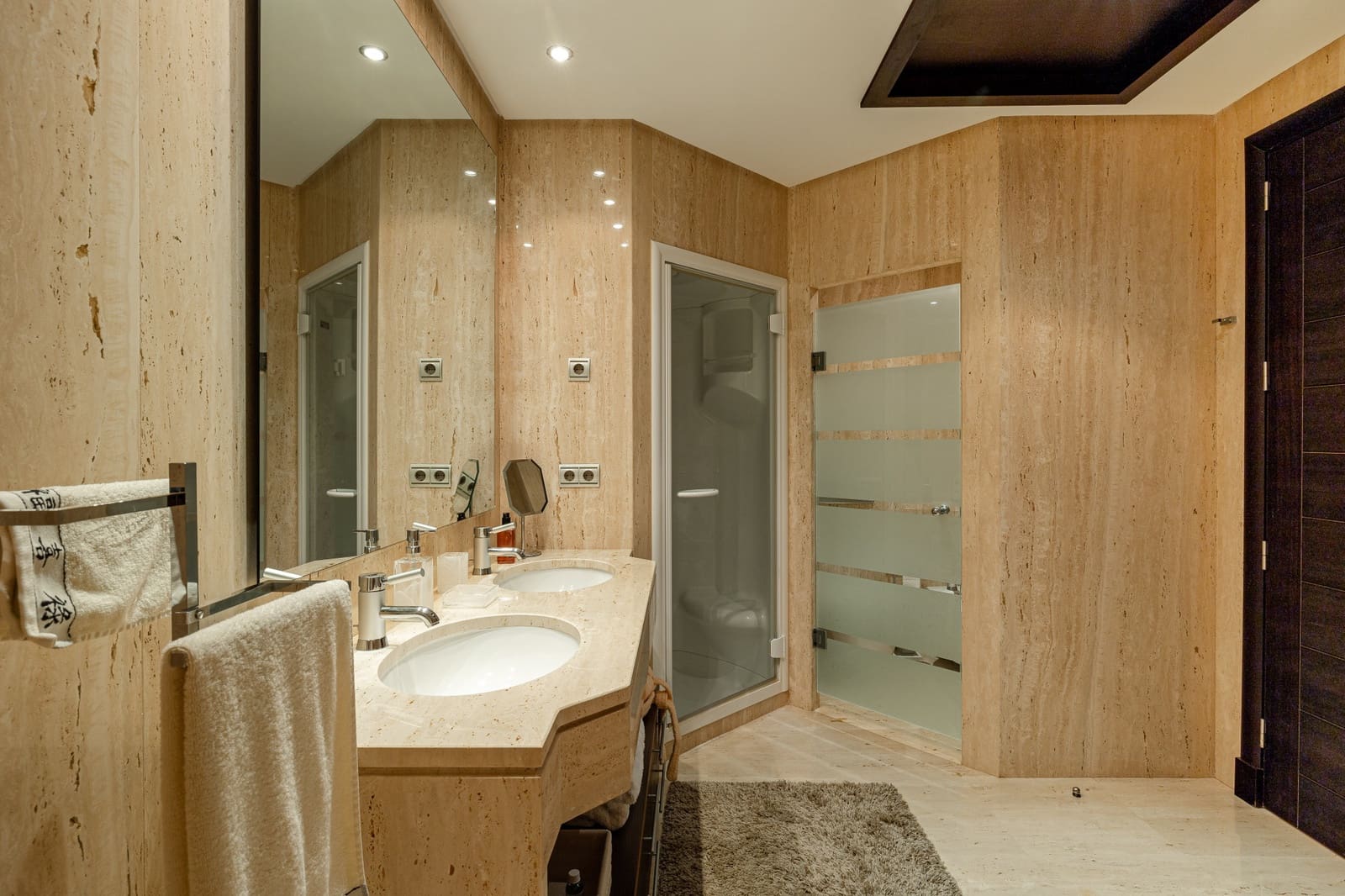 2 bedroom Apartment for sale in Marbella with pool garage - € 1,800,000 (Ref: 8463632)