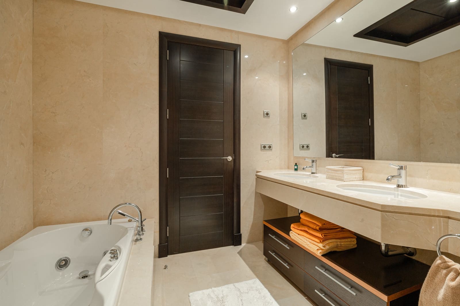 2 bedroom Apartment for sale in Marbella with pool garage - € 1,800,000 (Ref: 8463632)