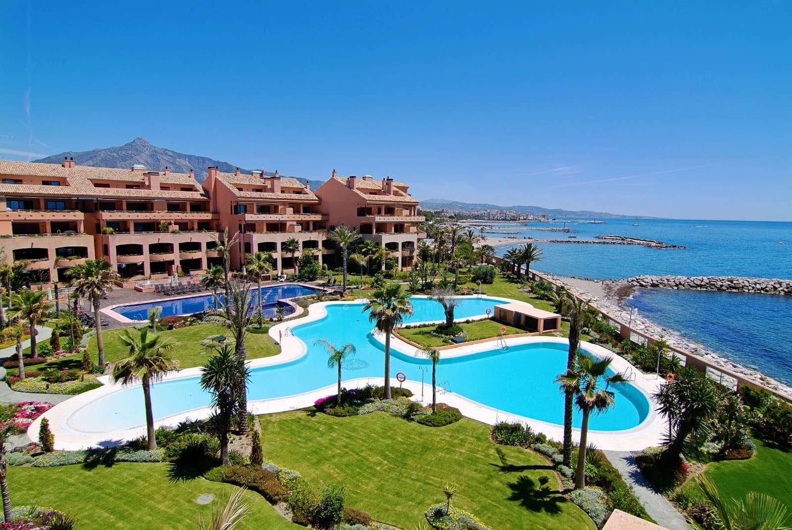 2 bedroom Apartment for sale in Marbella with pool garage - € 1,800,000 (Ref: 8463632)